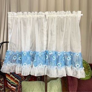 70s Flocked Daisy Curtains